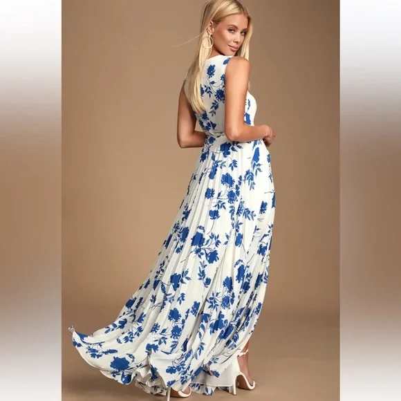 Lulus Blue and White Lindsie Floral Print Pleated Wrap CharmingMaxi Dress NWOT S - Picture 4 of 16